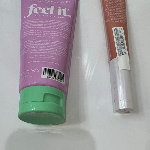 Dew of the gods Feels Facial Scrub & Flower Beauty UltraLiquid Blush ( Peachy) - Picture 2 of 2